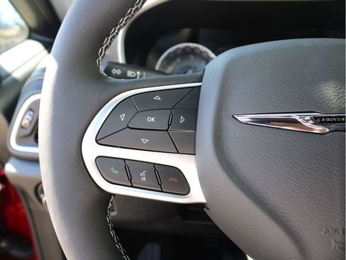 New 2026 Chrysler Pacifica Select image 13