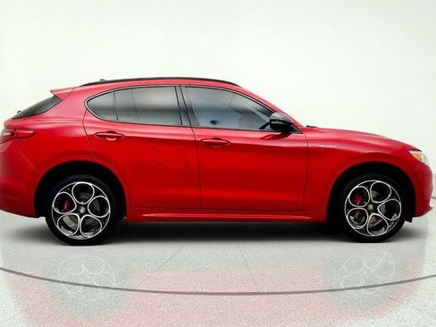 Used 2022 Alfa Romeo Stelvio Veloce AWD/4WD image 4