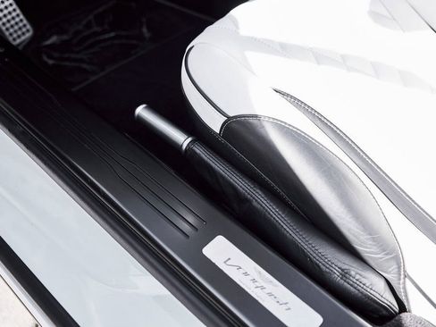 Used 2017 Aston Martin Vanquish S image 43