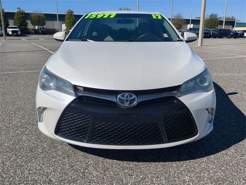 Used 2017 Toyota Camry SE image 9