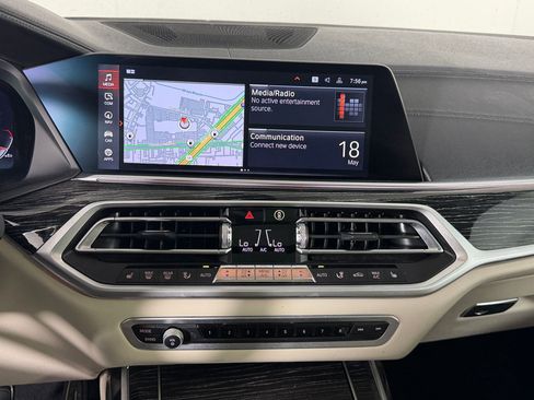Used 2022 BMW X7 xDrive40i w/ M Sport Package AWD/4WD image 25