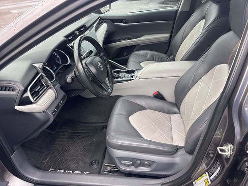 Used 2019 Toyota Camry XLE image 17