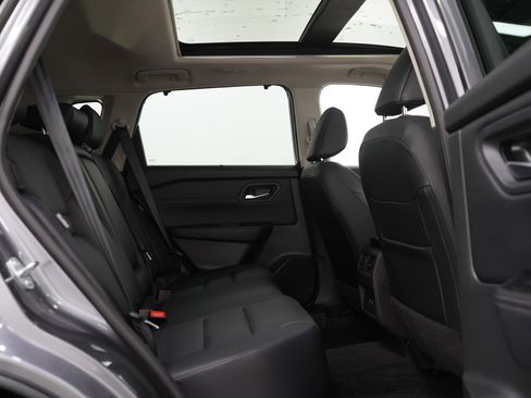 Used 2025 Nissan Rogue SV w/ SV Premium Package AWD/4WD image 9