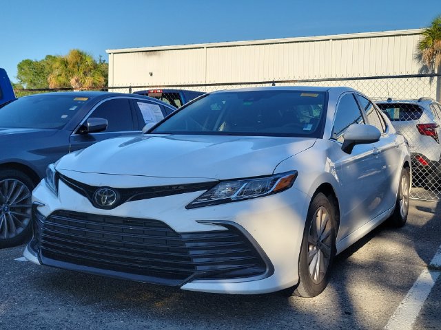 Used 2023 Toyota Camry LE FWD image 3