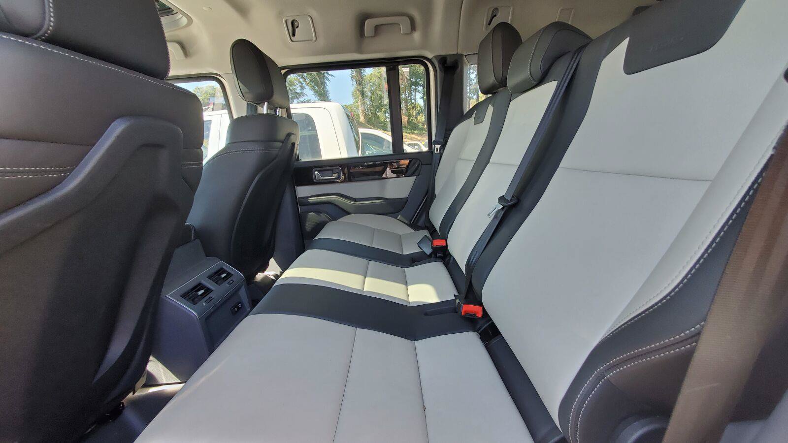 Used 2024 INEOS Grenadier Station Wagon AWD/4WD image 5