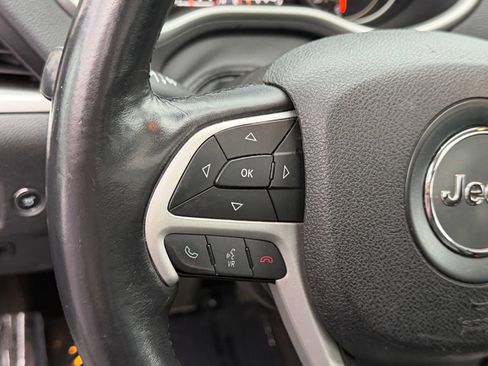 Used 2016 Jeep Cherokee Trailhawk w/ Comfort/Convenience Group AWD/4WD image 31
