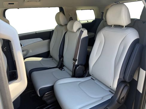 New 2026 Kia Carnival EX FWD image 13