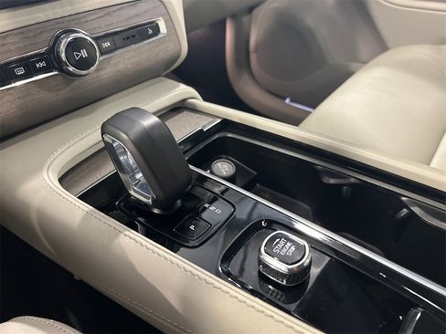 Certified 2024 Volvo XC90 B6 Plus w/ Protection Package Premier image 19