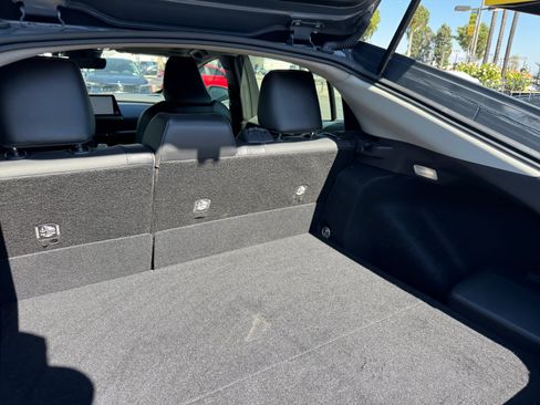 Used 2024 Toyota Prius XLE FWD image 17