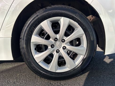 Used 2022 Toyota Corolla LE image 20