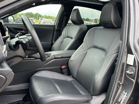 Used 2024 Toyota Crown Limited image 11