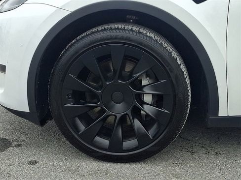 Used 2023 Tesla Model Y Long Range image 10