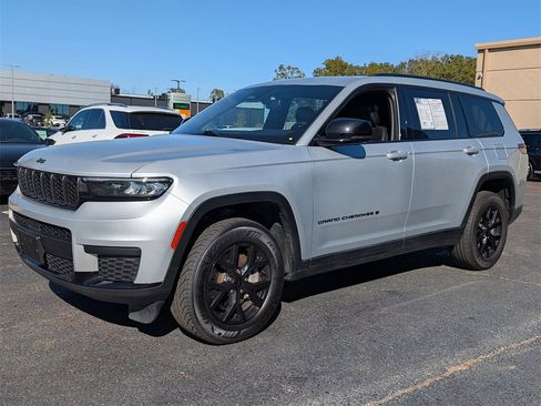 Used 2024 Jeep Grand Cherokee L Laredo image 8