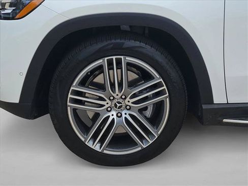 Used 2025 Mercedes-Benz GLS 450 4MATIC image 14
