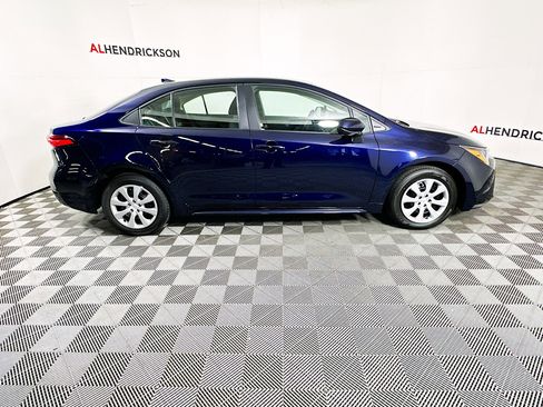 Used 2022 Toyota Corolla LE image 2