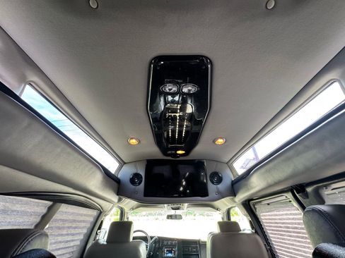 Used 2018 Chevrolet Express 2500 w/ Enhanced Convenience Package RWD image 21