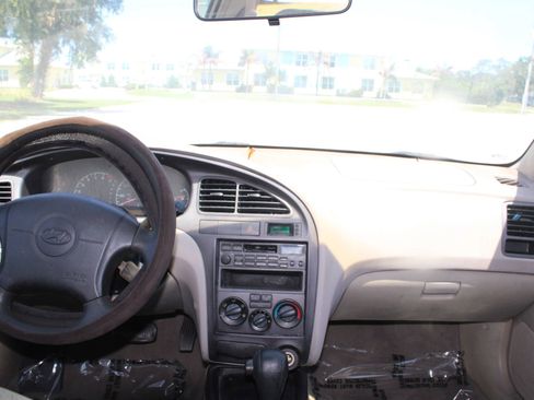 Used 2002 Hyundai Elantra GLS FWD image 8