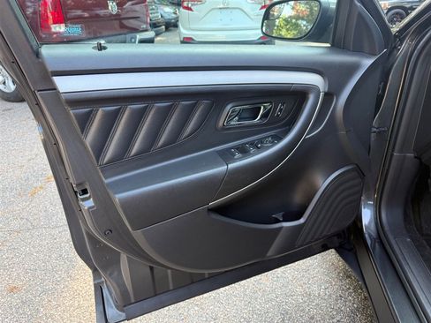 Used 2015 Ford Taurus SEL w/ Equipment Group 201A FWD image 11