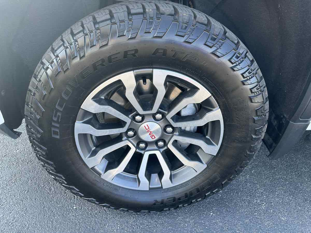 Used 2021 GMC Sierra 1500 AT4 w/ AT4 Premium Package AWD/4WD image 8