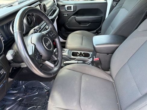 Used 2023 Jeep Wrangler Unlimited w/ Cold Weather Group AWD/4WD image 5