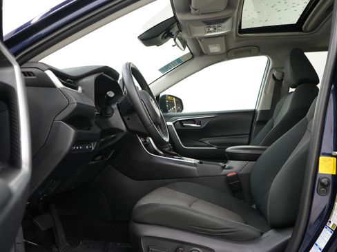 Used 2019 Toyota RAV4 XLE w/ Convenience Package AWD/4WD image 24