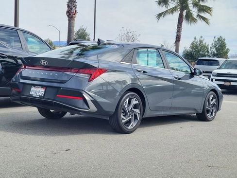 Certified 2025 Hyundai Elantra SEL image 2