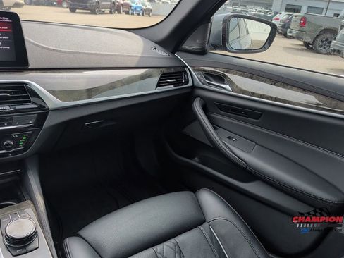 Used 2023 BMW M550i xDrive w/ Executive Package image 26