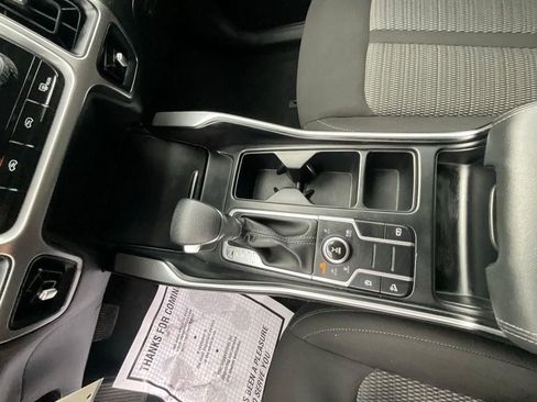 Used 2023 Kia Sorento LX image 18