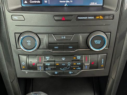 Certified 2019 Ford Explorer XLT w/ Equipment Group 202A FWD image 17