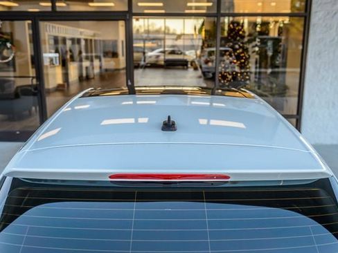 Used 2016 Volkswagen Golf S image 9