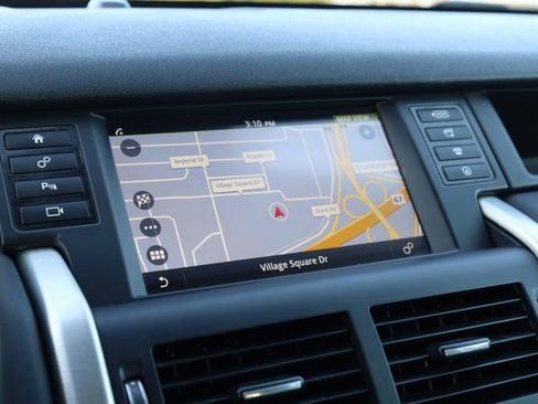 Used 2017 Land Rover Discovery Sport SE image 19