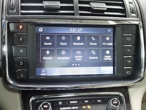 Used 2020 Lincoln Continental Reserve image 25