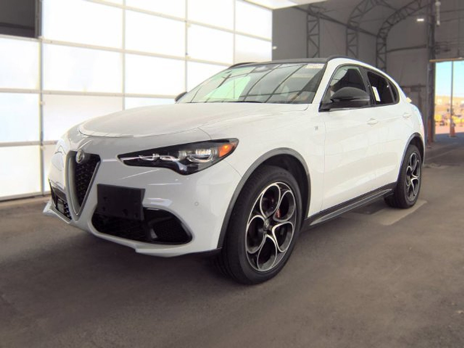 Used 2024 Alfa Romeo Stelvio Ti AWD/4WD image 2