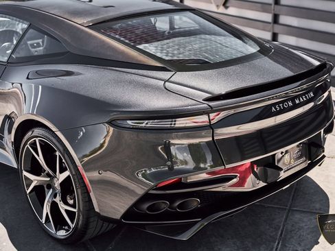 Used 2021 Aston Martin DBS Superleggera RWD image 12