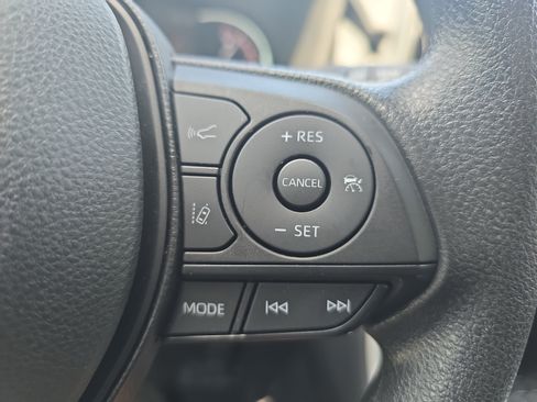 Used 2025 Toyota RAV4 XLE FWD image 17
