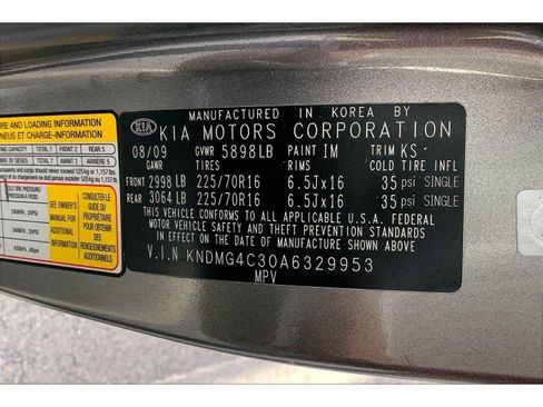 Used 2010 Kia Sedona LX image 28