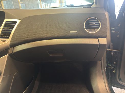 Used 2014 Chevrolet Cruze LT FWD image 24