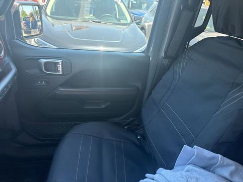 Used 2019 Jeep Wrangler Unlimited Rubicon AWD/4WD image 17