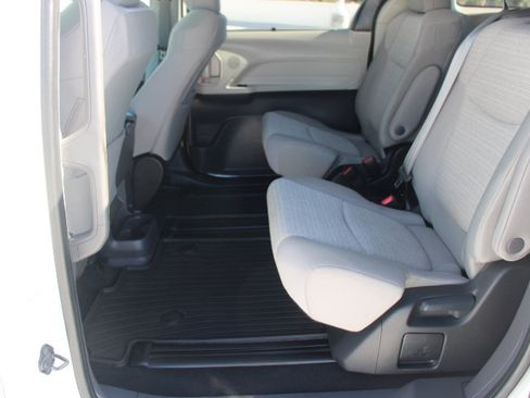 Certified 2024 Toyota Sienna LE AWD/4WD image 13