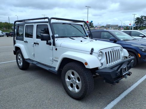 Used 2015 Jeep Wrangler Unlimited Sahara w/ Dual Top Group AWD/4WD image 3
