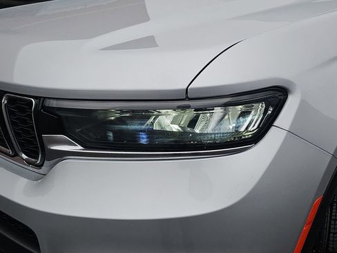 New 2025 Jeep Grand Cherokee L Limited image 32
