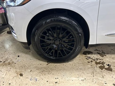 Used 2019 Buick Enclave Essence image 11