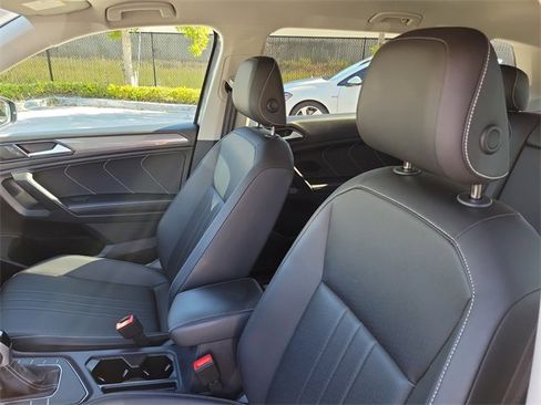 Used 2023 Volkswagen Tiguan SE image 10