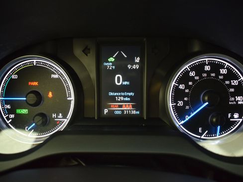 Used 2021 Toyota Venza LE image 17