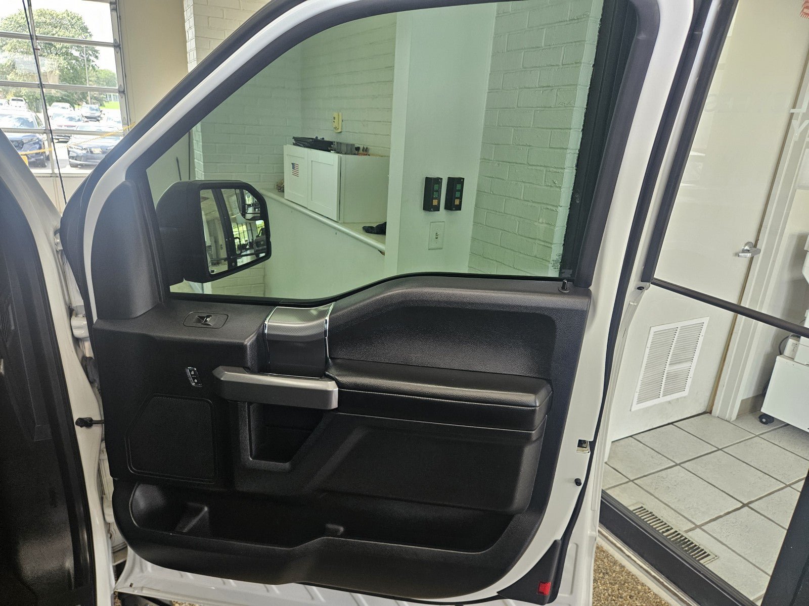 Used 2016 Ford F150 XLT w/ Equipment Group 302A Luxury AWD/4WD image 13