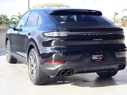 Certified 2024 Porsche Cayenne Coupe image 3