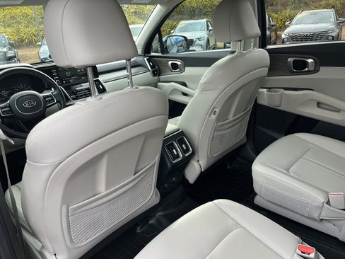 Used 2021 Kia Sorento EX w/ Panoramic Sunroof Package image 20