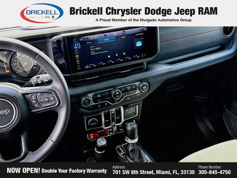 Used 2025 Jeep Wrangler Unlimited Rubicon AWD/4WD image 19