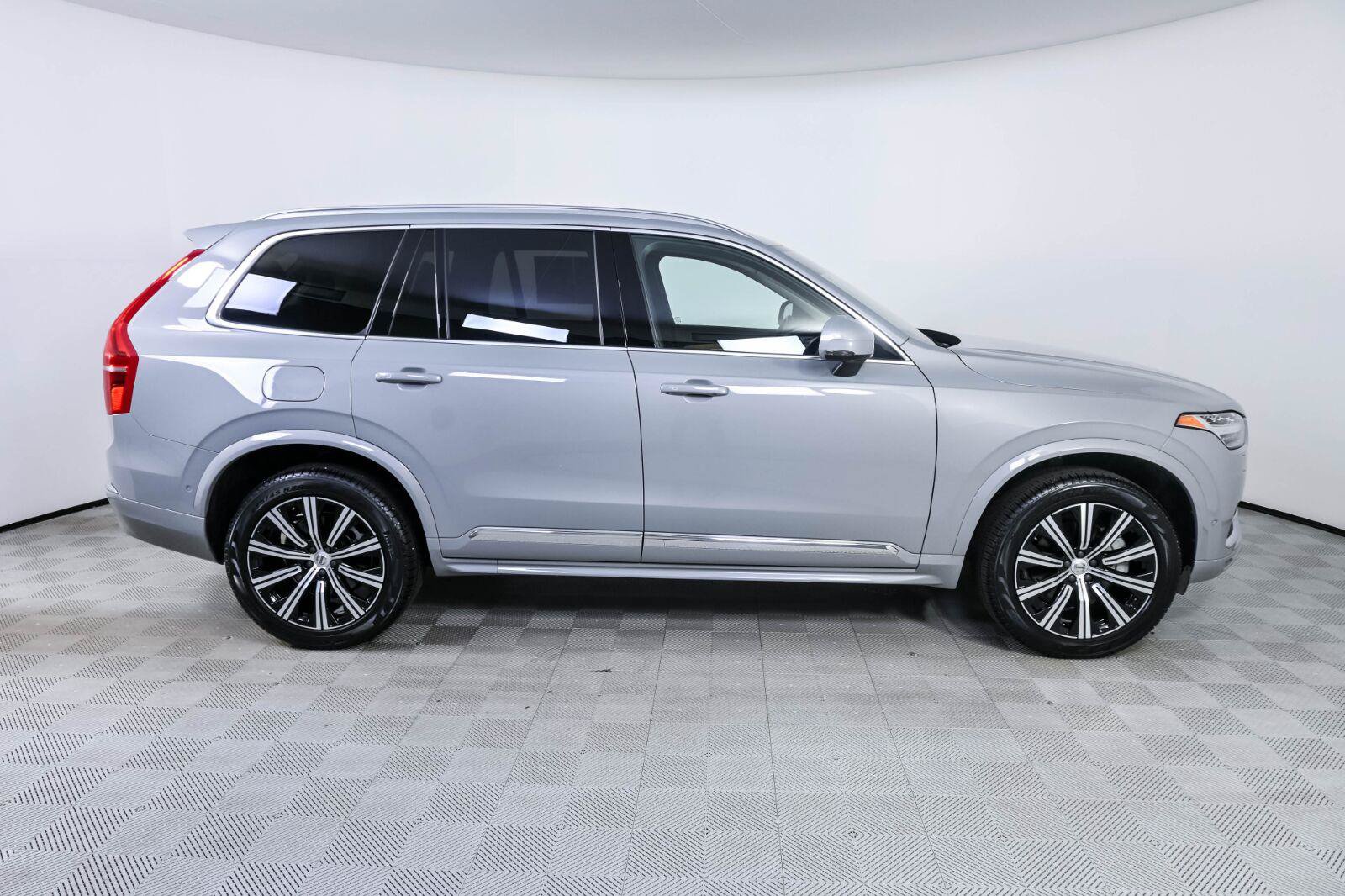 Certified 2024 Volvo XC90 B5 Plus AWD/4WD image 26
