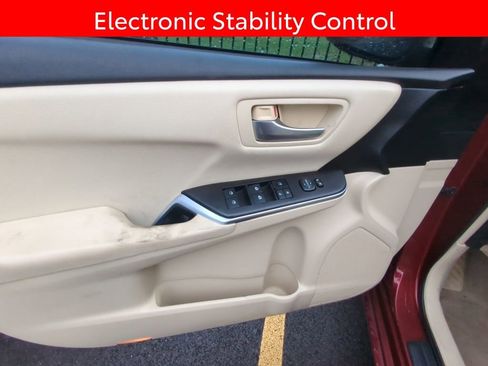 Used 2016 Toyota Camry LE image 8